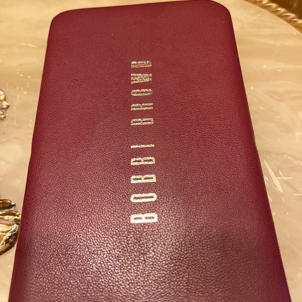 COPY - New limited edition travel makeup brushes Bobby brown